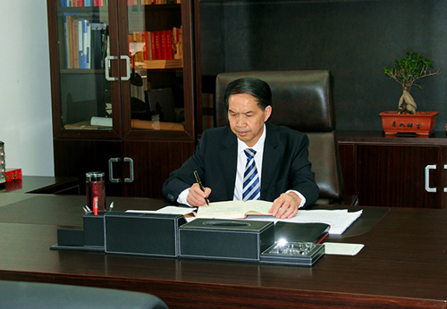 產(chǎn)業(yè)聯(lián)盟引領(lǐng)養(yǎng)豬戶(hù)“抱團(tuán)”發(fā)展　